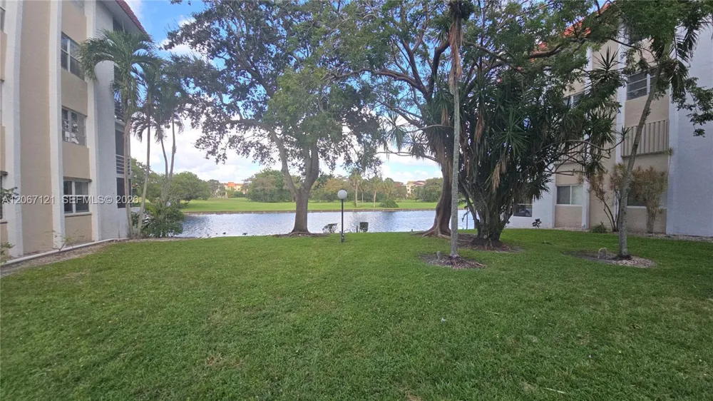 3511 Inverrary Dr #205 Lauderhill, FL 33319