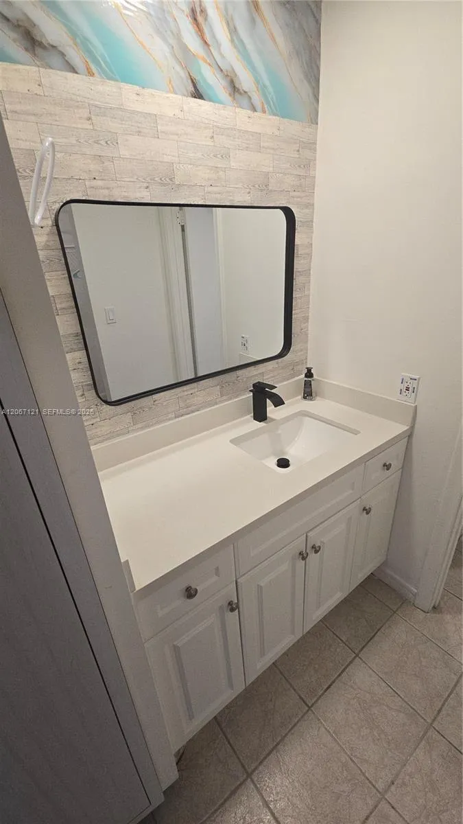 3511 Inverrary Dr #205 Lauderhill, FL 33319