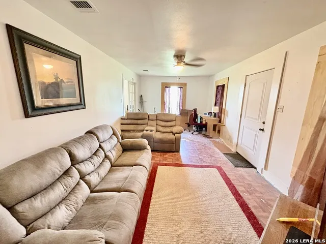 103 S Sweeney Brackettville, TX 78832