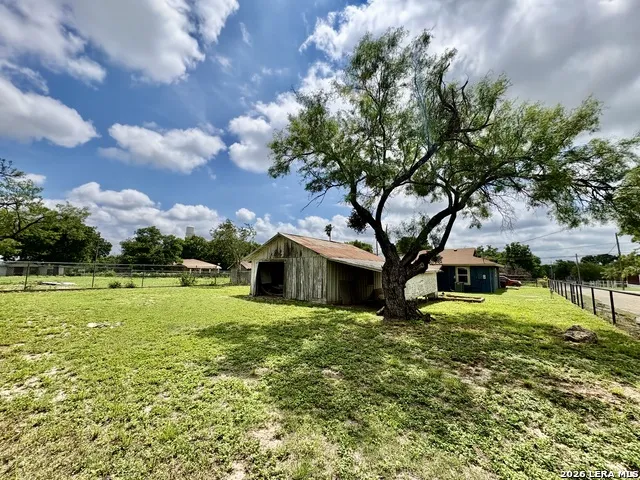 103 S Sweeney Brackettville, TX 78832