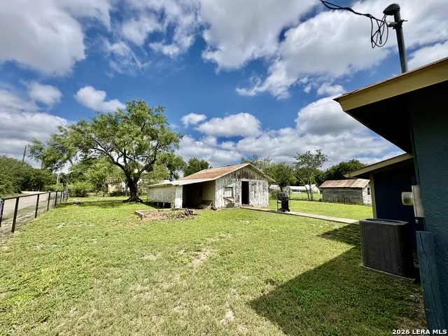 103 S Sweeney Brackettville, TX 78832