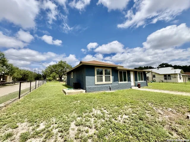 103 S Sweeney Brackettville, TX 78832