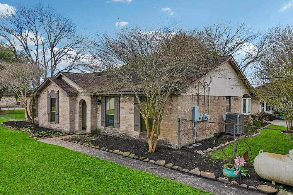 13917 Countryside Street Santa Fe, TX 77517