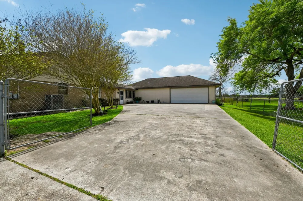 13917 Countryside Street Santa Fe, TX 77517