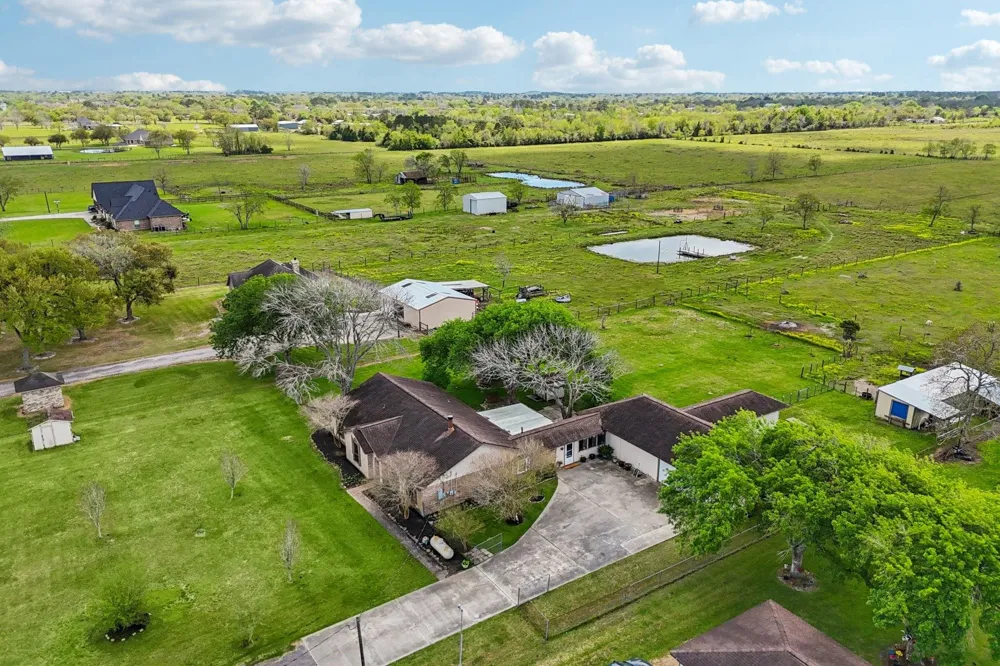13917 Countryside Street Santa Fe, TX 77517