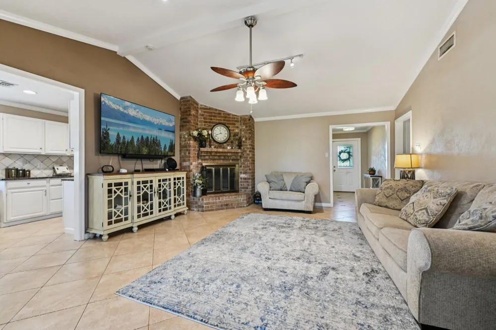 13917 Countryside Street Santa Fe, TX 77517