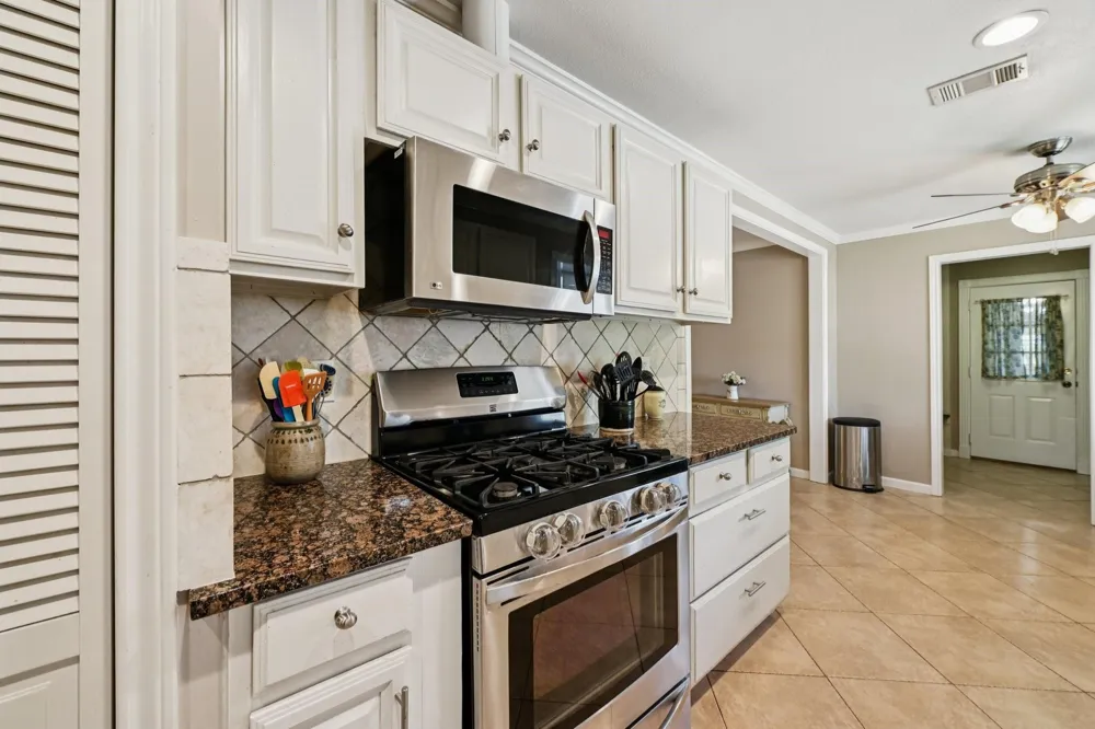 13917 Countryside Street Santa Fe, TX 77517