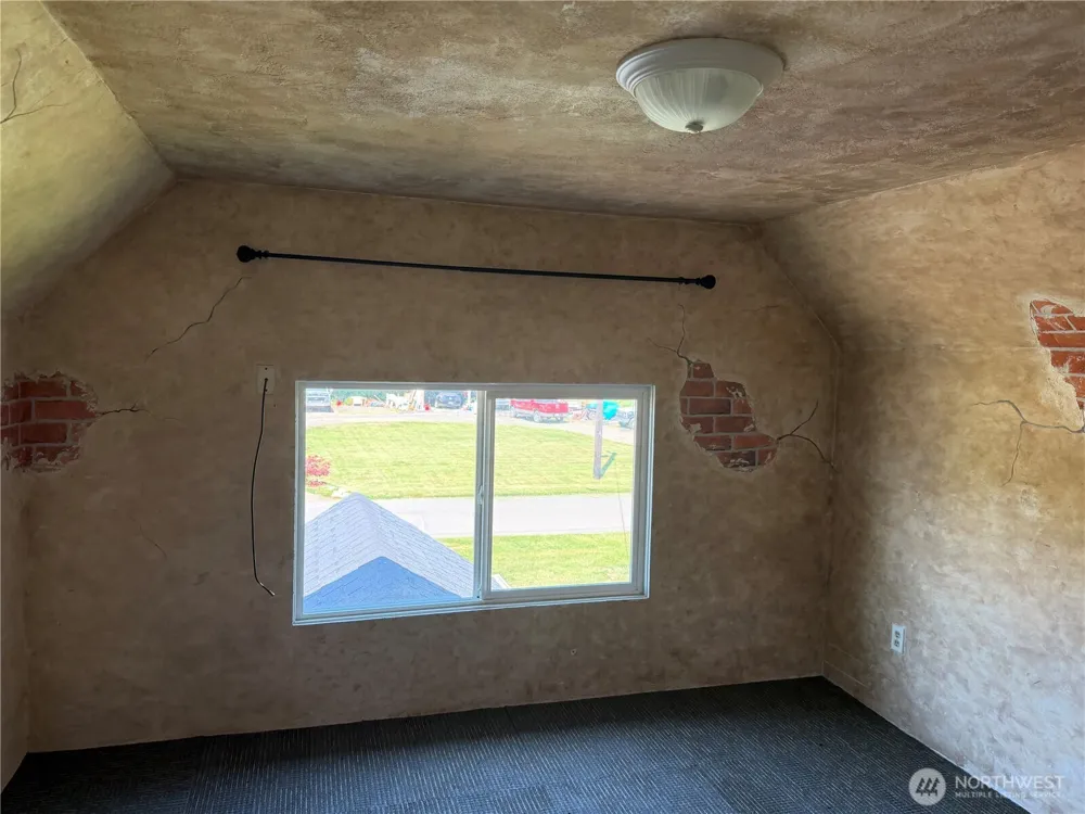 915 Thomas Street Aberdeen, WA 98520