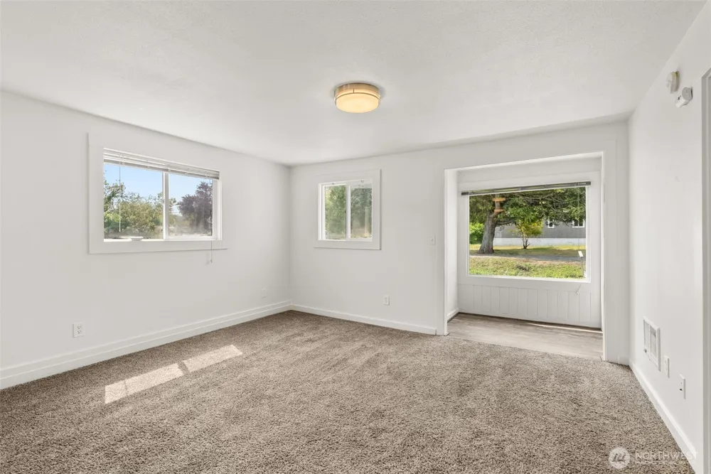 903 Howard Street Raymond, WA 98577