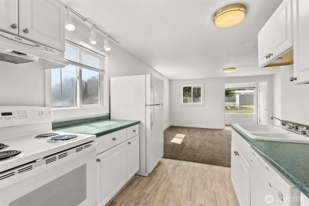 903 Howard Street Raymond, WA 98577