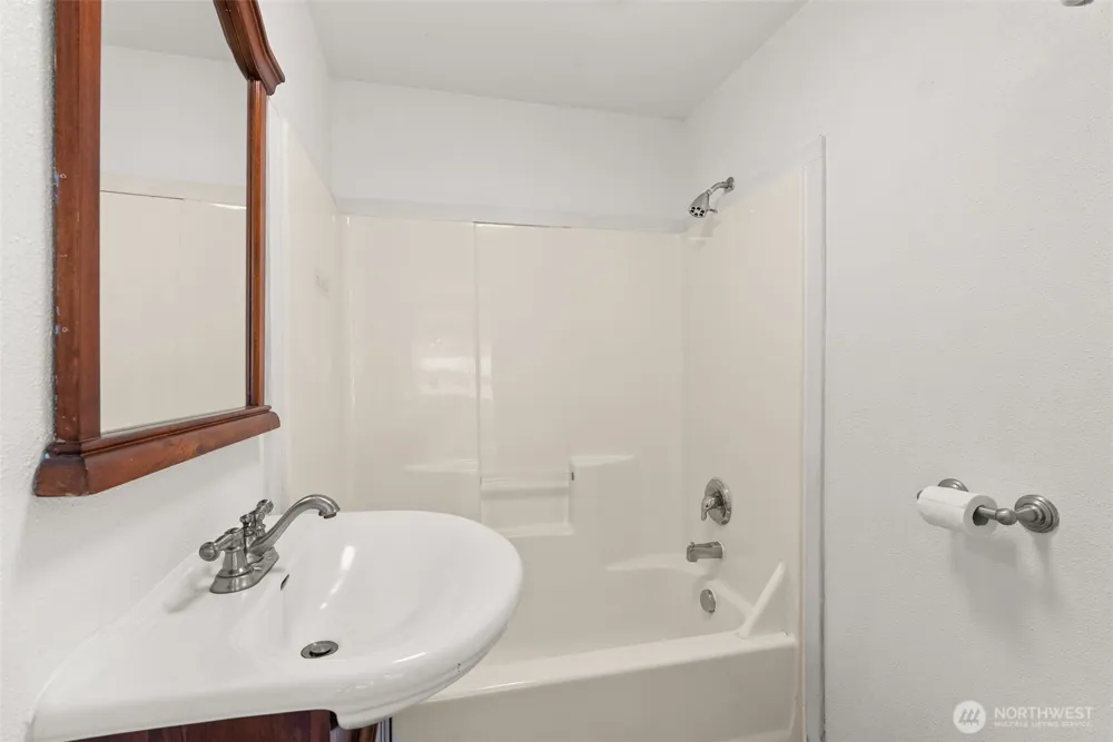 903 Howard Street Raymond, WA 98577