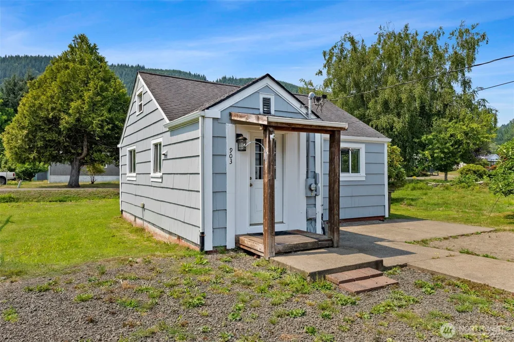 903 Howard Street Raymond, WA 98577