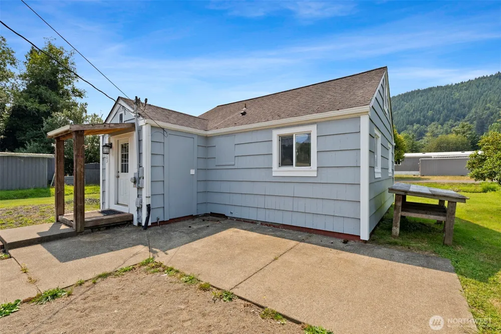 903 Howard Street Raymond, WA 98577