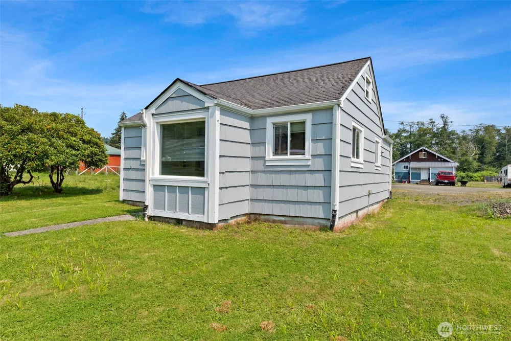 903 Howard Street Raymond, WA 98577