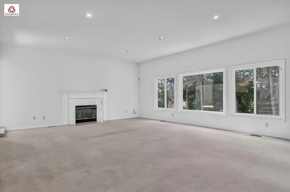 1431 Provincial Drive Troy City, MI 48084
