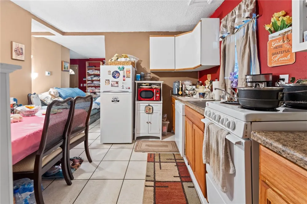 2615 W COMANCHE AVENUE Tampa, FL 33614