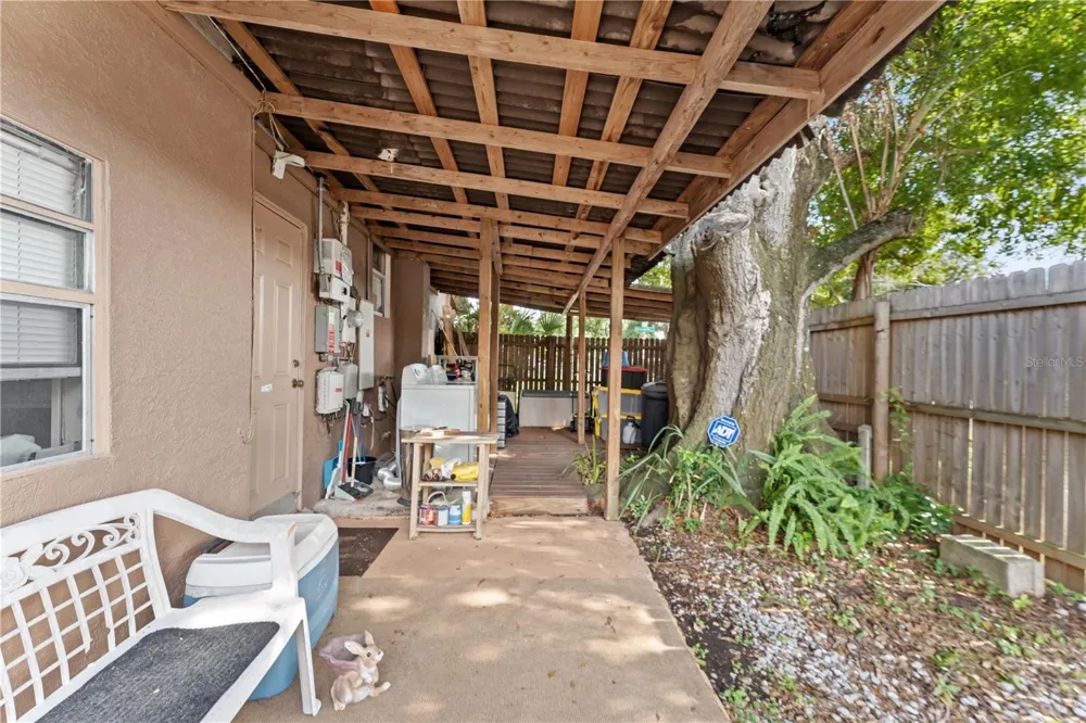 2615 W COMANCHE AVENUE Tampa, FL 33614