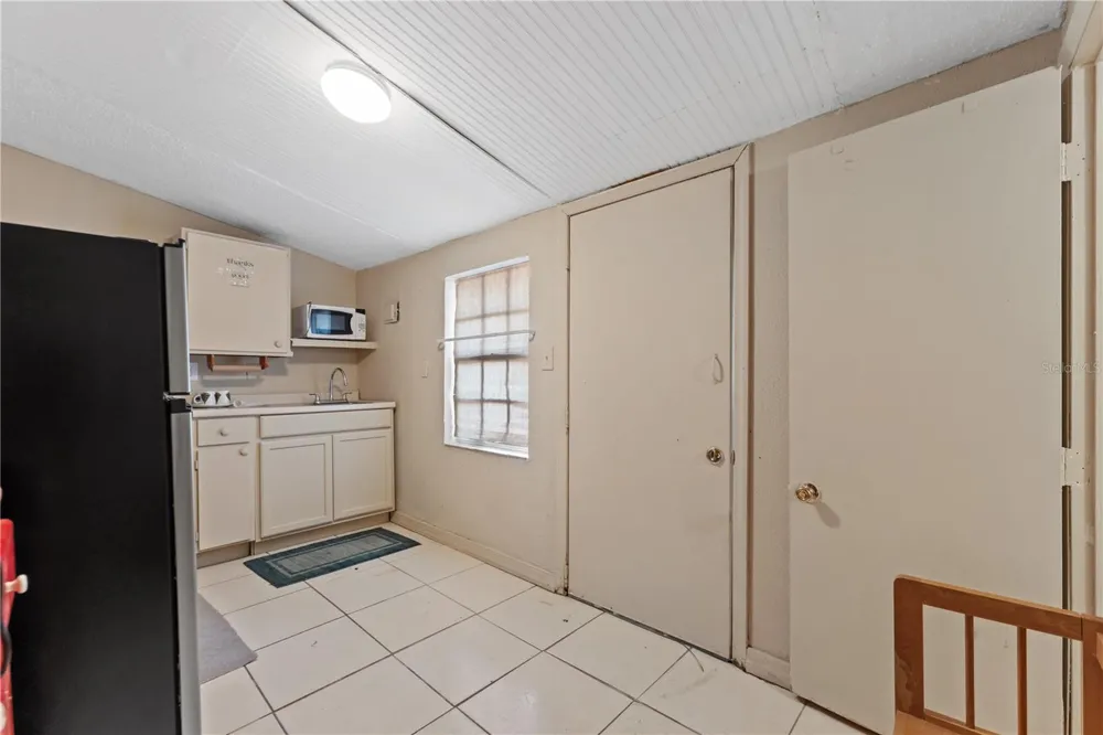 2615 W COMANCHE AVENUE Tampa, FL 33614
