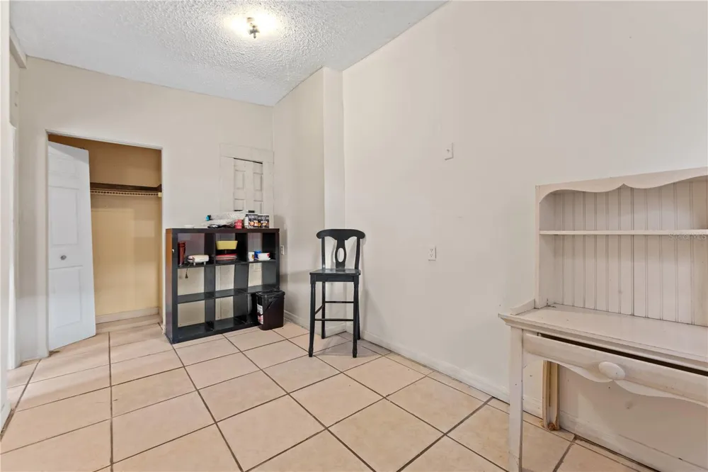 2615 W COMANCHE AVENUE Tampa, FL 33614
