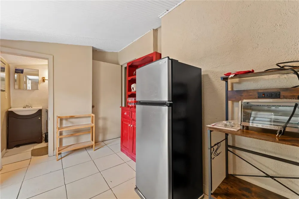 2615 W COMANCHE AVENUE Tampa, FL 33614