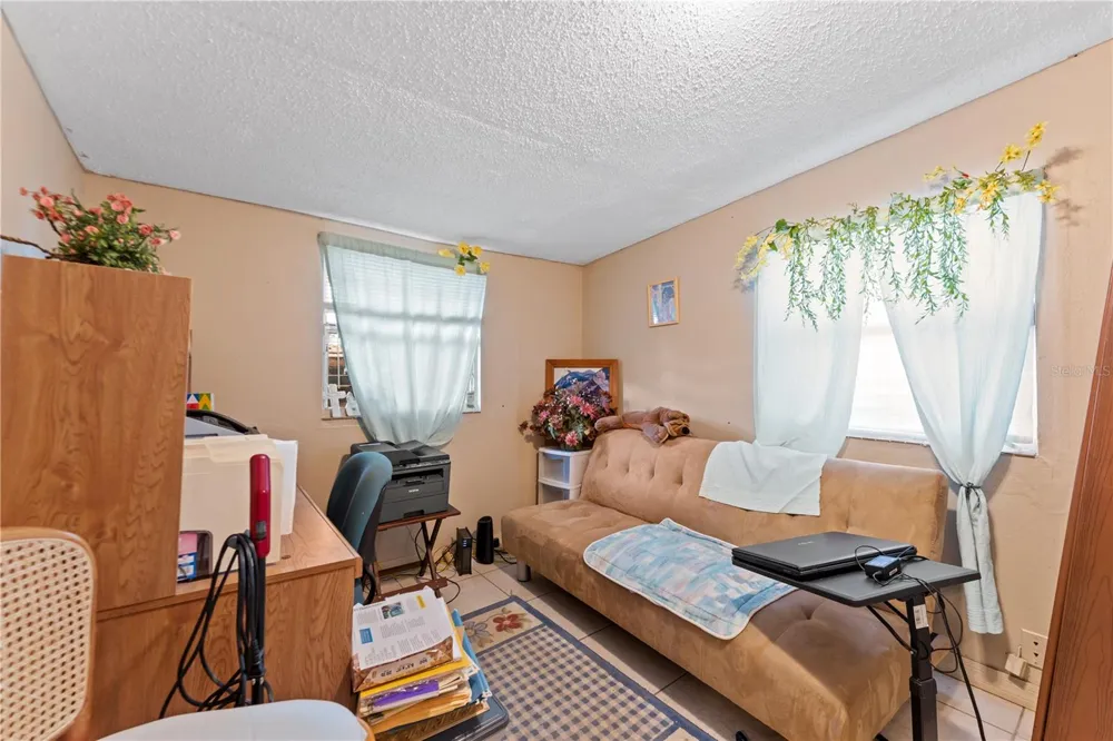 2615 W COMANCHE AVENUE Tampa, FL 33614