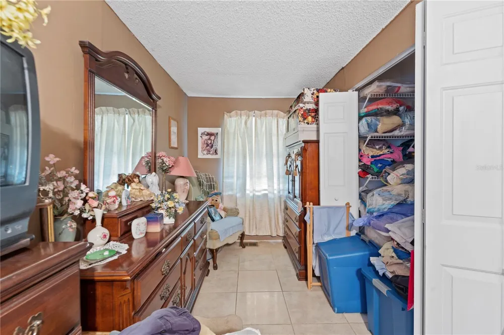 2615 W COMANCHE AVENUE Tampa, FL 33614