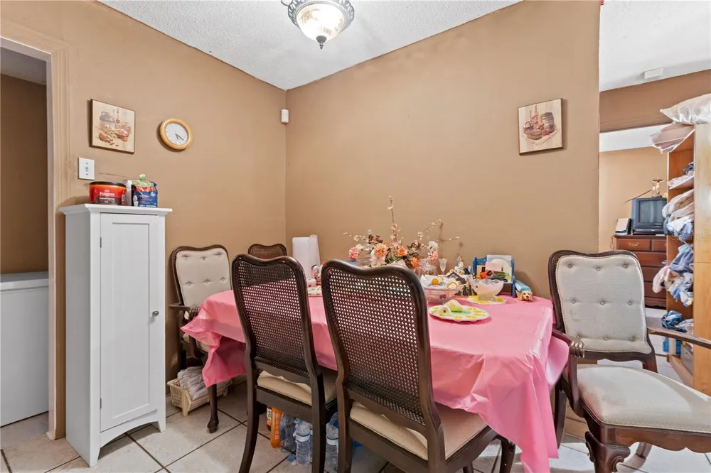 2615 W COMANCHE AVENUE Tampa, FL 33614