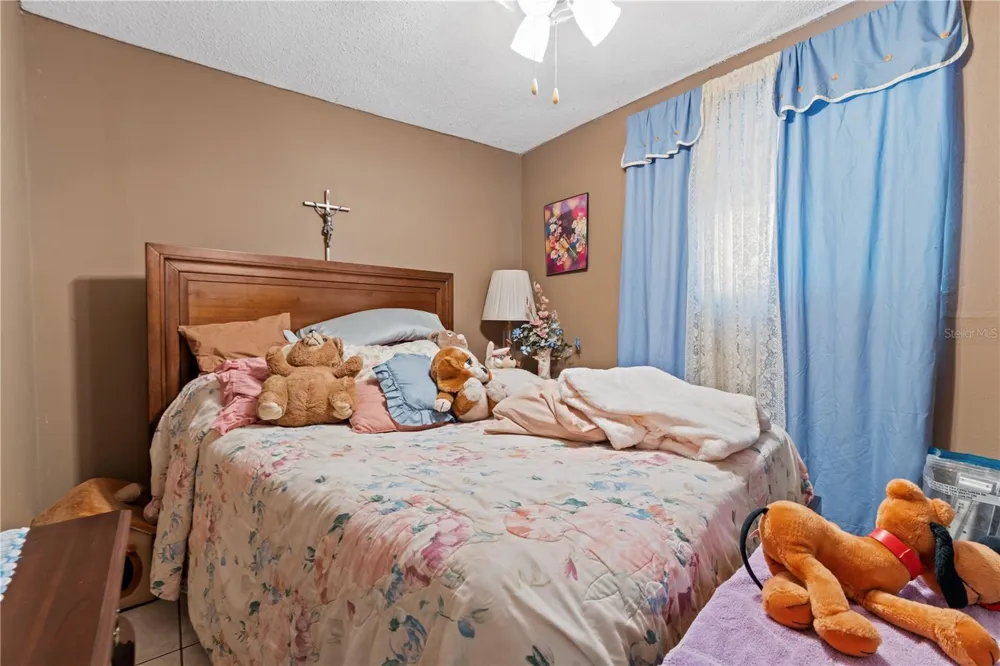 2615 W COMANCHE AVENUE Tampa, FL 33614