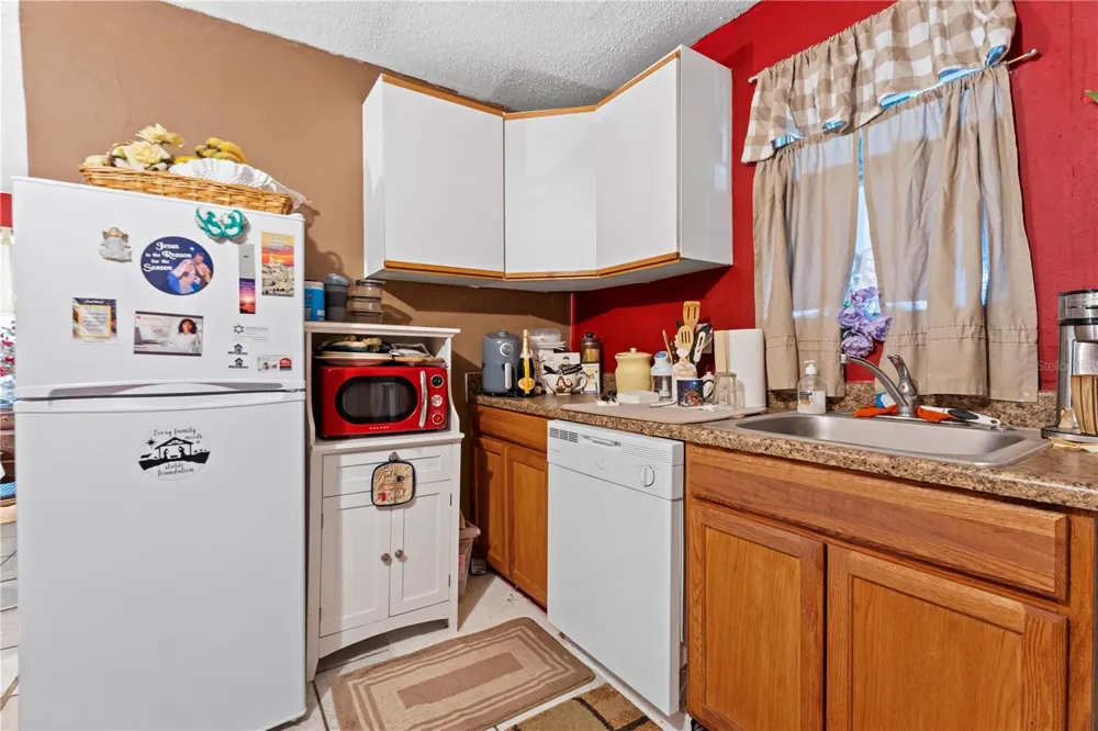 2615 W COMANCHE AVENUE Tampa, FL 33614