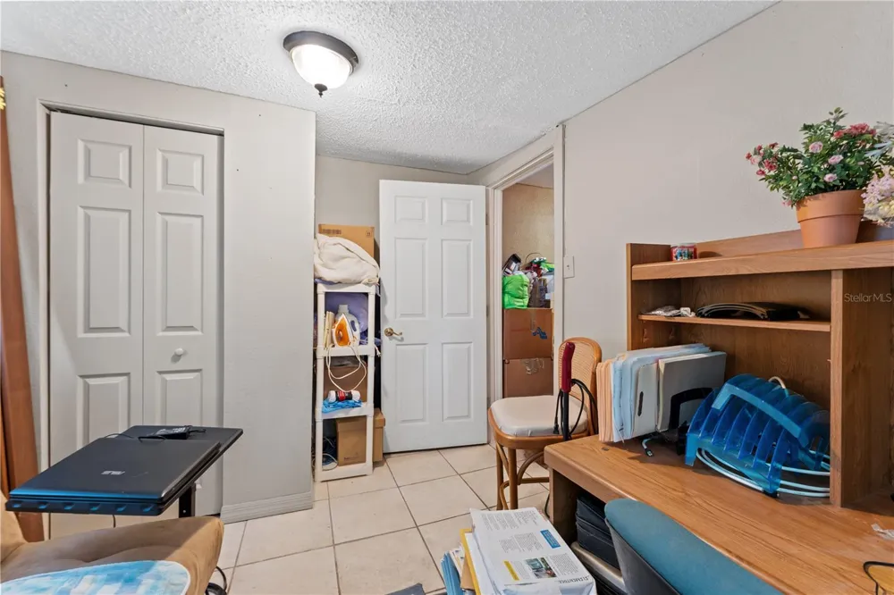 2615 W COMANCHE AVENUE Tampa, FL 33614