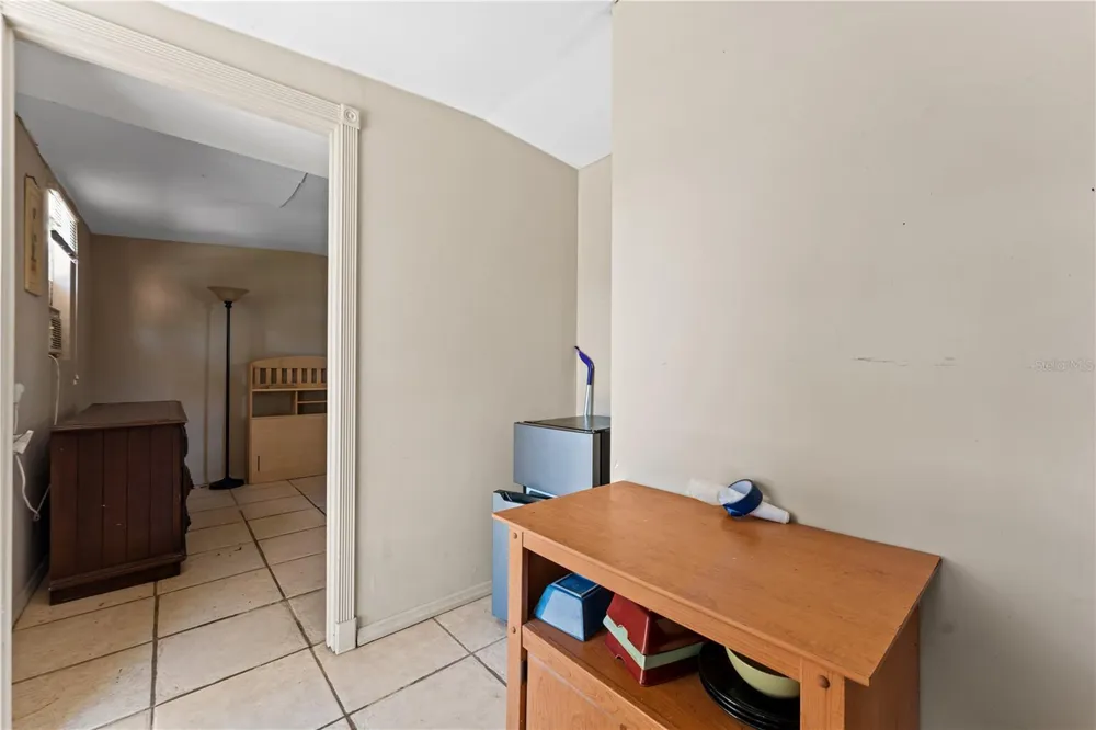 2615 W COMANCHE AVENUE Tampa, FL 33614