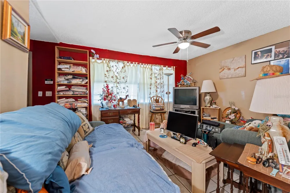 2615 W COMANCHE AVENUE Tampa, FL 33614
