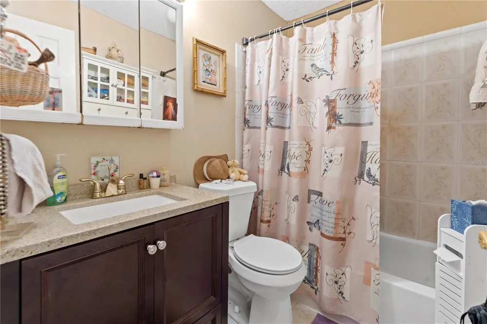 2615 W COMANCHE AVENUE Tampa, FL 33614