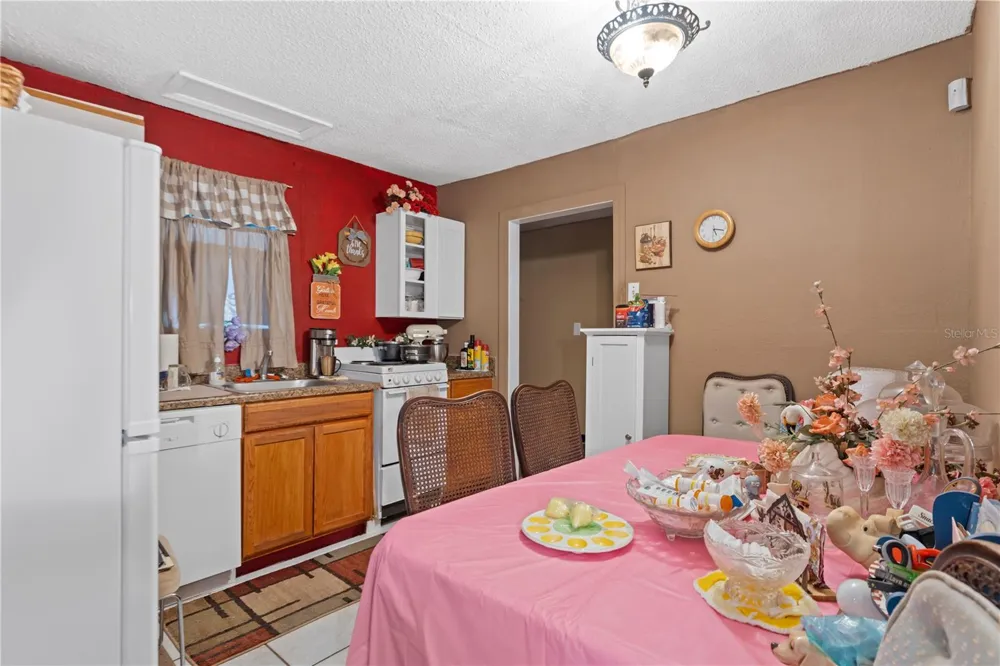 2615 W COMANCHE AVENUE Tampa, FL 33614