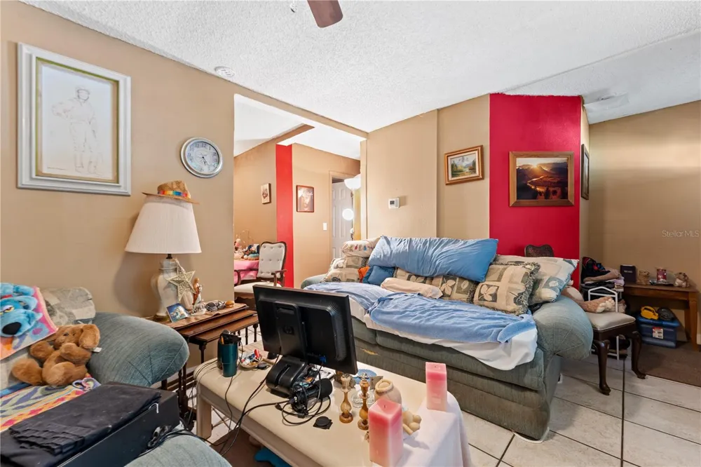 2615 W COMANCHE AVENUE Tampa, FL 33614
