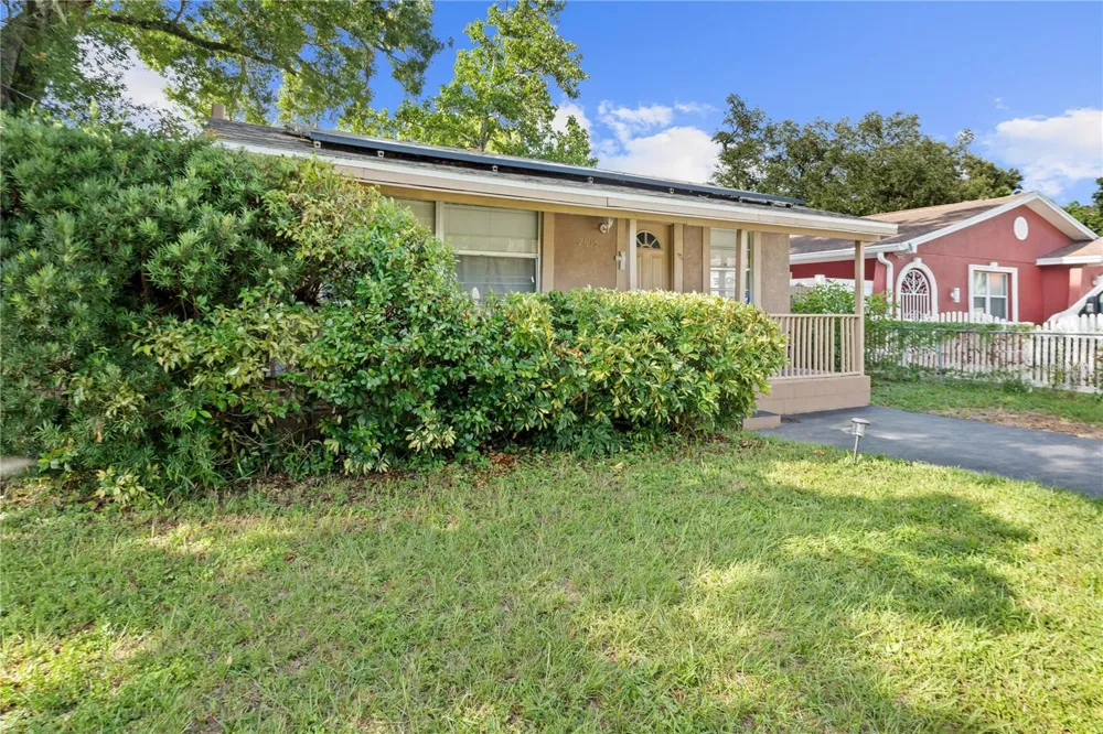 2615 W COMANCHE AVENUE Tampa, FL 33614
