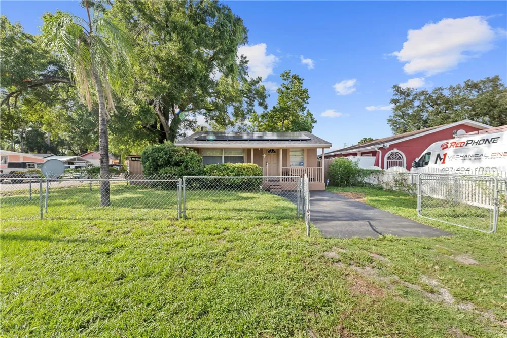 2615 W COMANCHE AVENUE Tampa, FL 33614