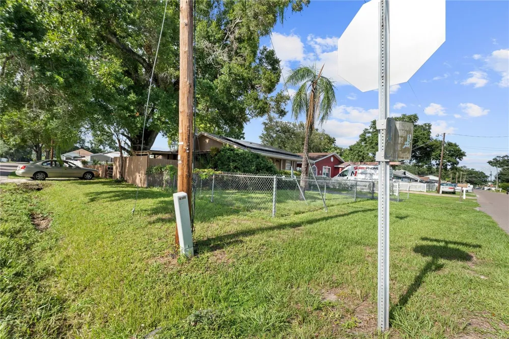 2615 W COMANCHE AVENUE Tampa, FL 33614