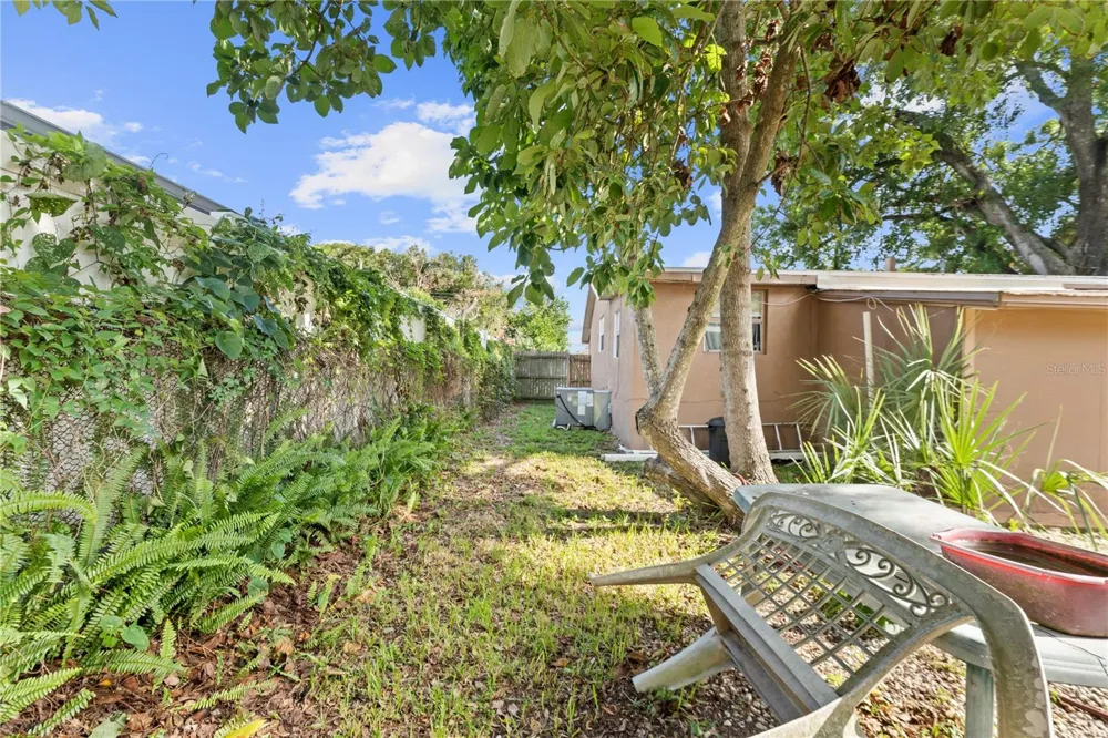 2615 W COMANCHE AVENUE Tampa, FL 33614