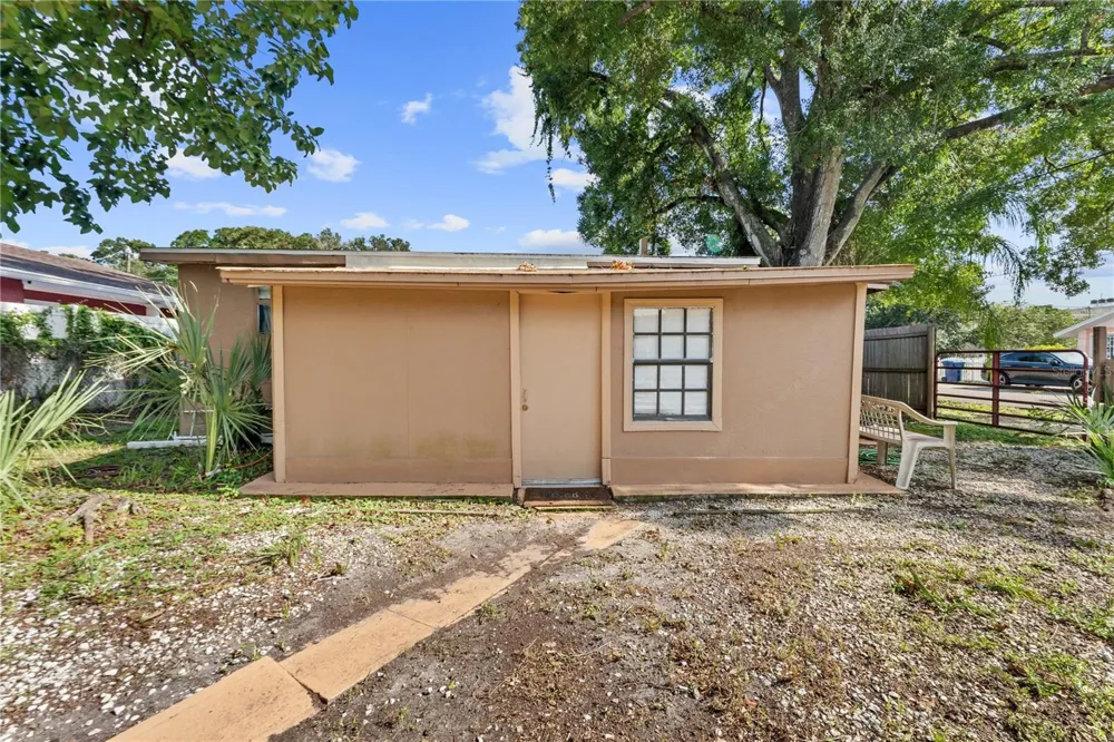 2615 W COMANCHE AVENUE Tampa, FL 33614