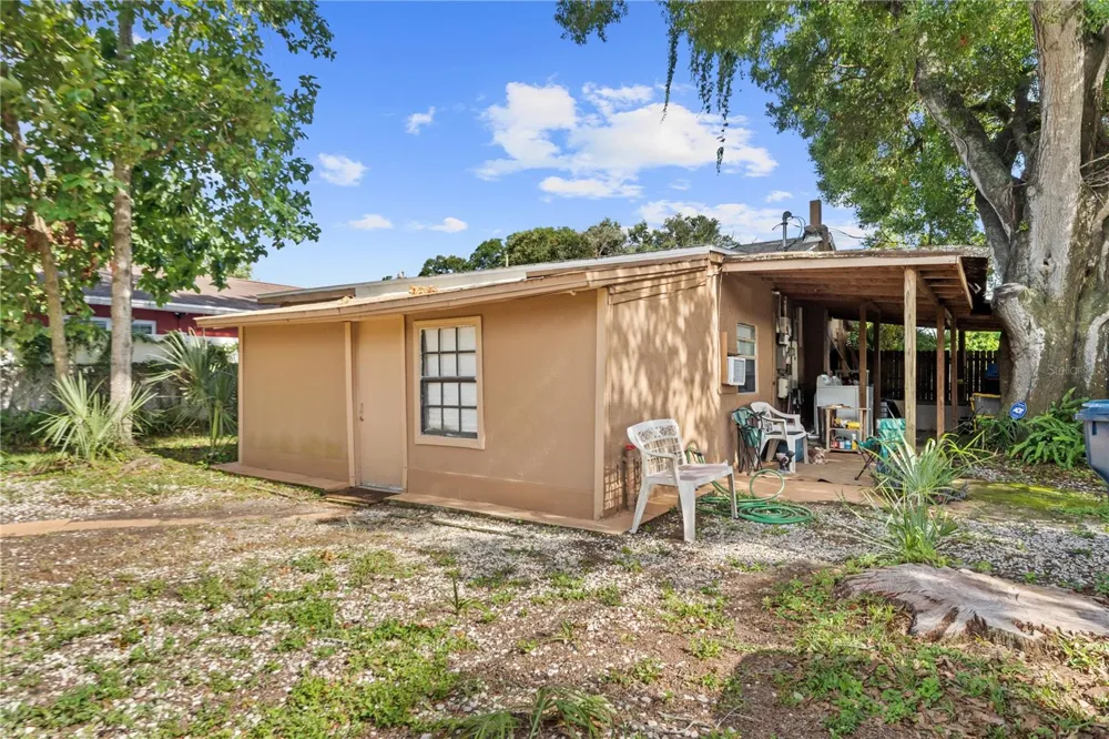 2615 W COMANCHE AVENUE Tampa, FL 33614