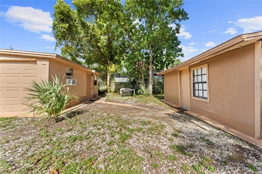 2615 W COMANCHE AVENUE Tampa, FL 33614