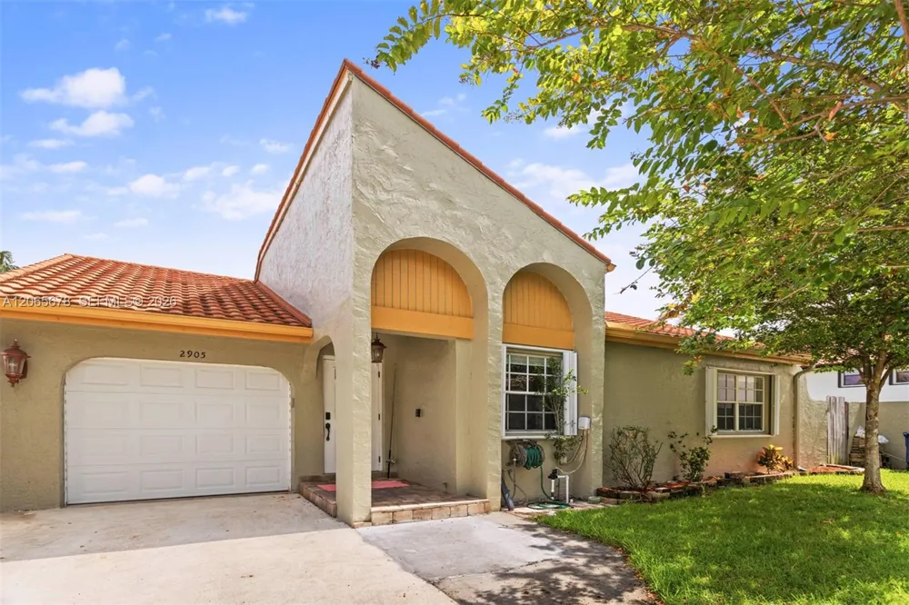 2905 Albatross Dr Cooper City, FL 33026