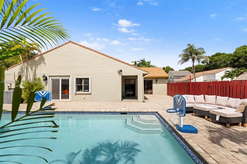 2905 Albatross Dr Cooper City, FL 33026