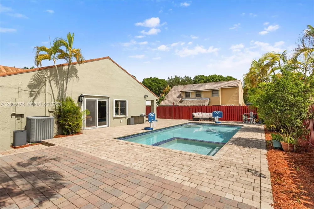 2905 Albatross Dr Cooper City, FL 33026