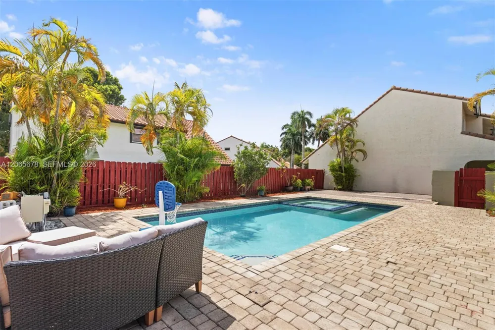 2905 Albatross Dr Cooper City, FL 33026
