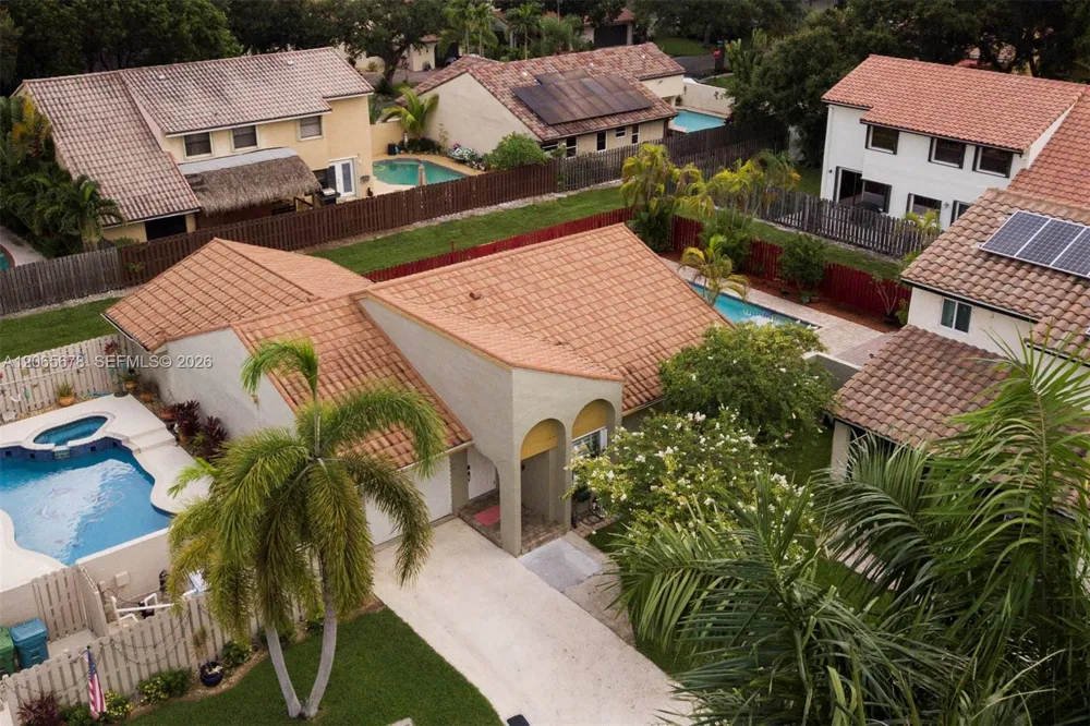 2905 Albatross Dr Cooper City, FL 33026