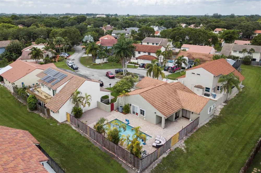 2905 Albatross Dr Cooper City, FL 33026