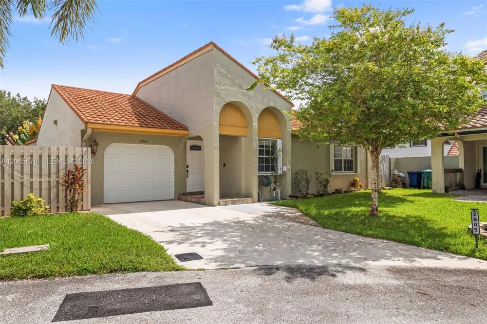 2905 Albatross Dr Cooper City, FL 33026