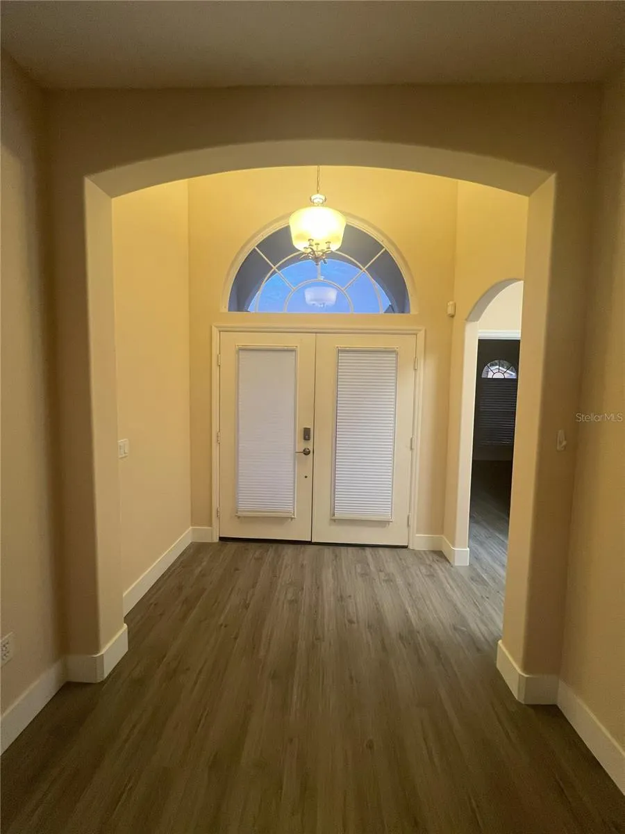 1066 WHITEGATE COURT Sarasota, FL 34232